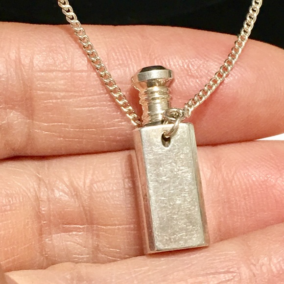 Vintage Silver Necklace and Pendant - Picture 4 of 7